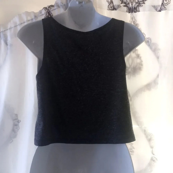 * Crop top size small ( blue box #1 ) - Picture 2 of 3